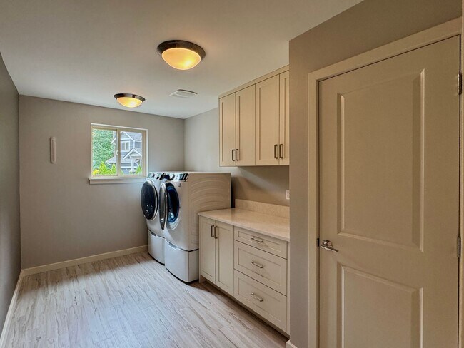 Building Photo - Stunning Bainbridge Island 4 bedroom home....available now!
