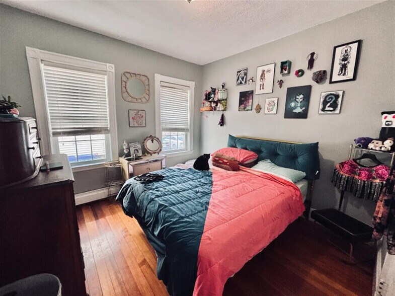 Building Photo - 835 Fellsway