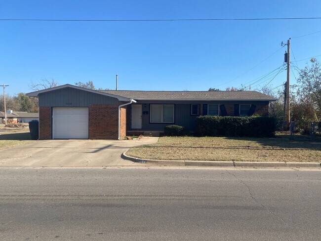 Building Photo - Versatile 3-bedroom, 1.5-bath Home Available in OKC!