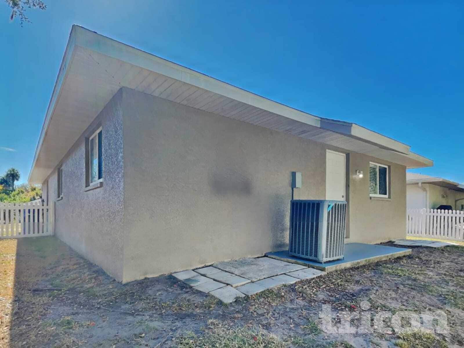 Building Photo - 2835 31st Ave E