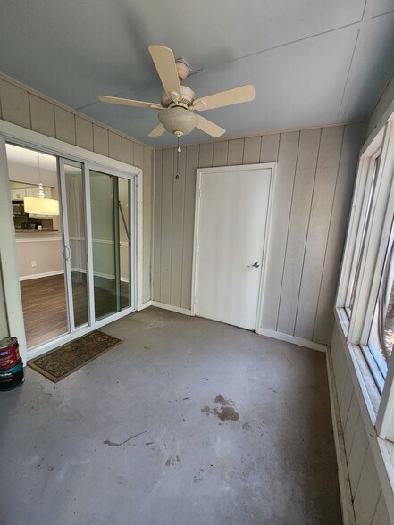 Building Photo - 4000 Riverlook Pky SE