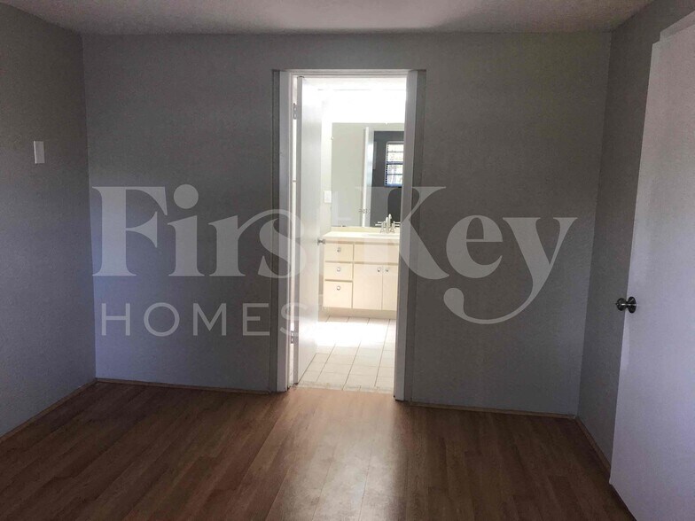 Building Photo - 6178 39th Ave N