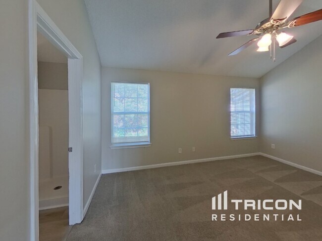 Building Photo - 1896 Roble Dr