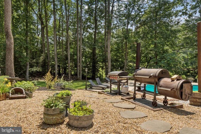 Building Photo - 10709 Shadowglen Trail