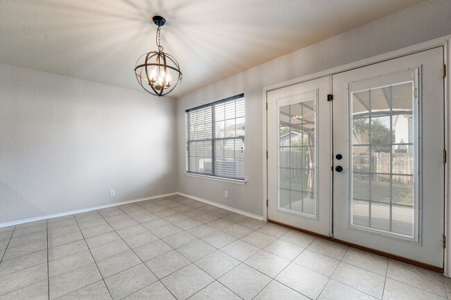 Building Photo - Charming & Spacious 3/2.5 in Mesa Creek JU...