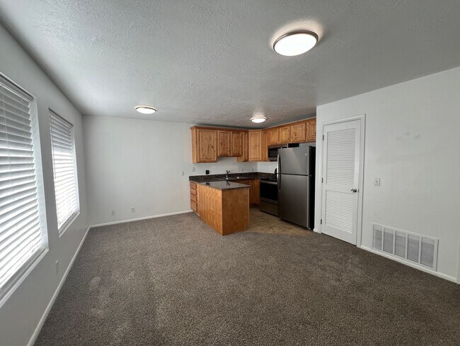 Building Photo - 3 Bedroom - 2 bath Condo in Cedar Cove