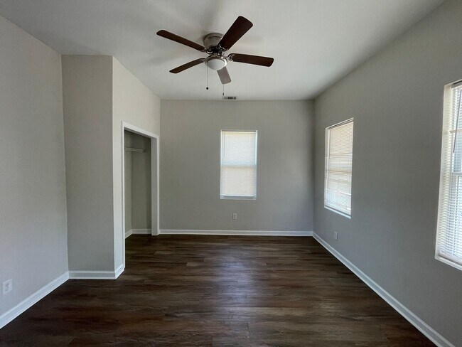 Building Photo - 1112 E Bolton St