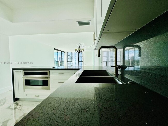 Building Photo - 3675 N Country Club Dr