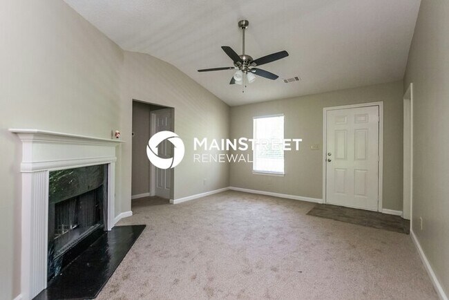 Building Photo - 3 Bedroom Pet-Friendly Home in Hampton, GA with Main Street Renewal