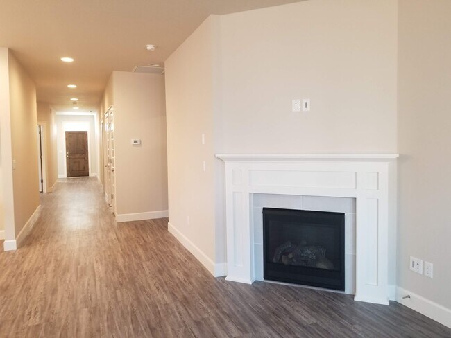 Nice wide hallways - 12048 NE 109th St