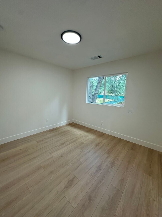 Building Photo - 1707 Grand Coulee Blvd