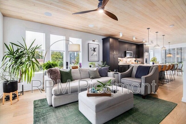 Building Photo - 395 Pratt Dr SE