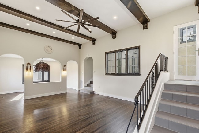 Building Photo - 3608 Wilshire Terrace