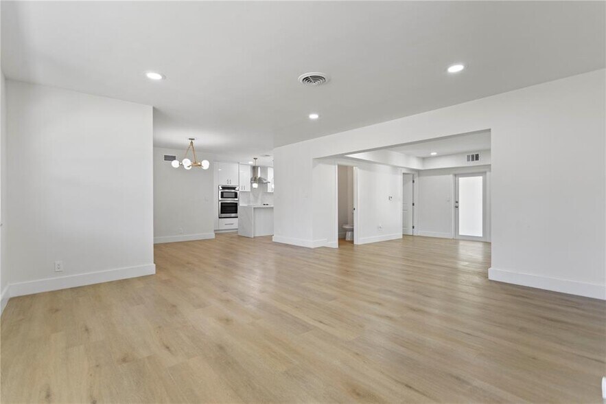 Building Photo - 5401 Fillmore St