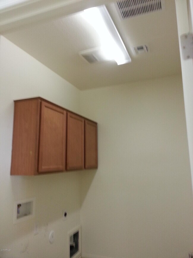 Building Photo - 1932 E Ravenswood Dr