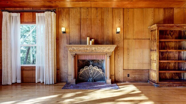 Building Photo - Experience true Wine Country Luxury living...