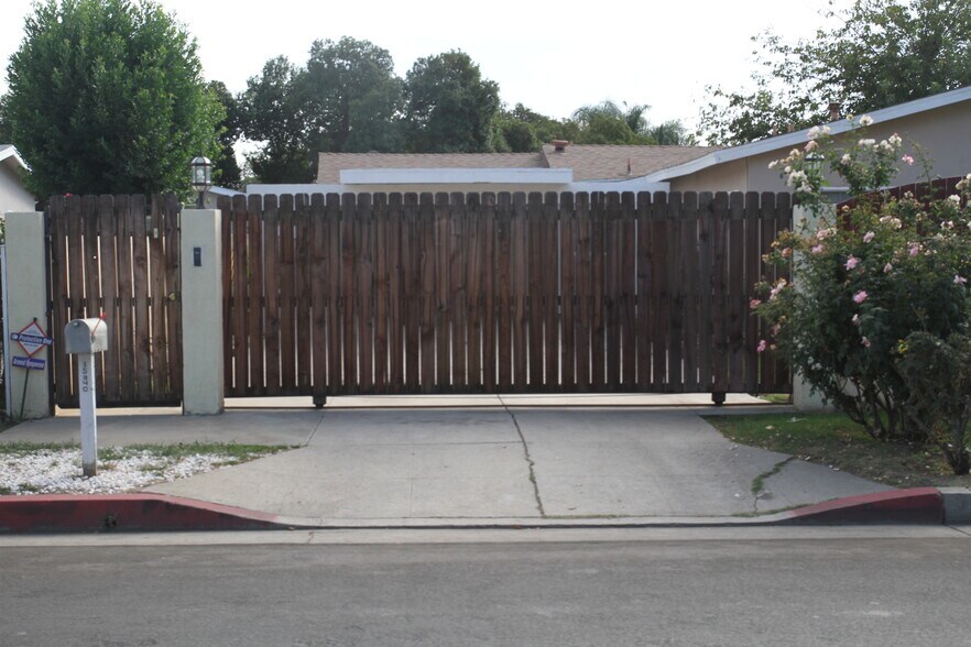 Building Photo - 15340 Hart St