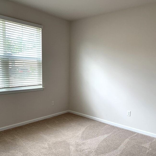 Building Photo - 246 Marauder Dr