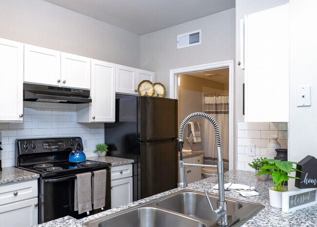 Building Photo - 17111 Hafer Rd