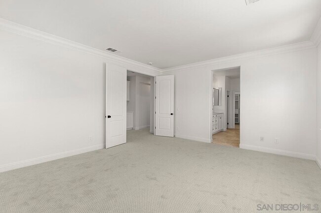 Building Photo - 6338 Huntington Dr