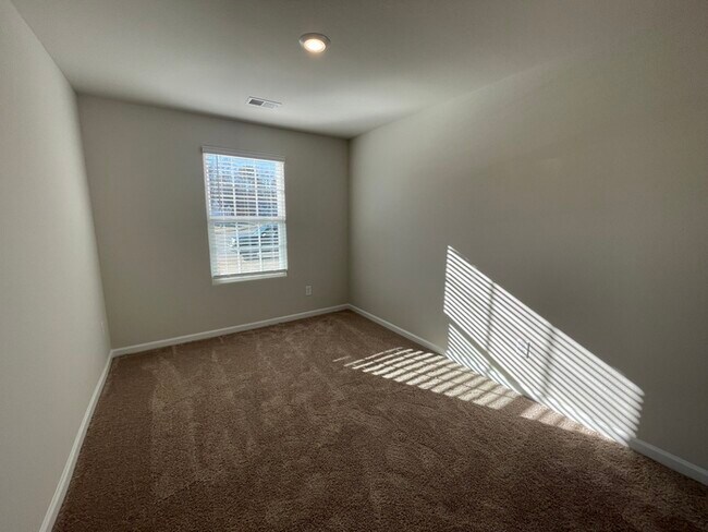 Building Photo - beautiful home with 3 bedrooms