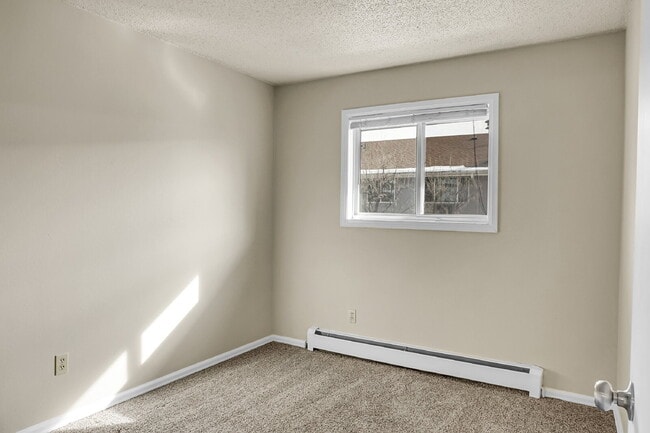 Building Photo - $1,245.95 - 2 Bed, 1 Bath Apartment in Co Springs with Pool and Clubhouse Access!