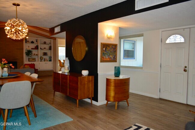 Building Photo - 10640 Vista Alegre Dr