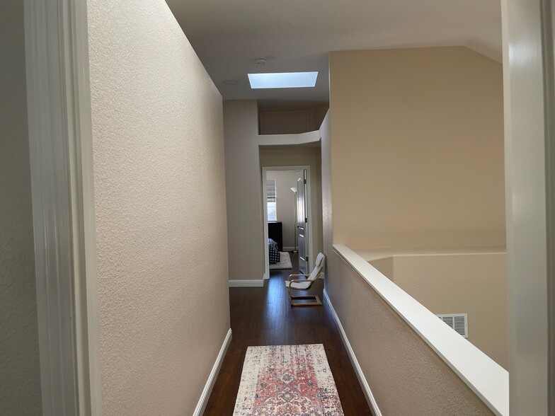 Building Photo - 922 Vista Pointe Dr