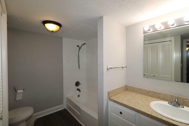 Building Photo - 175 Malabu Dr