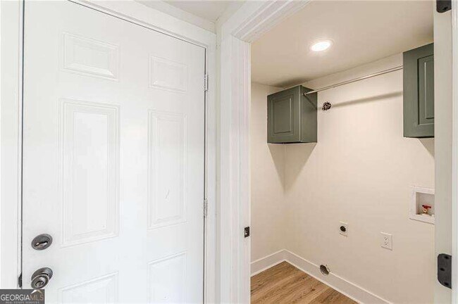 Building Photo - 525 Rosemont Dr