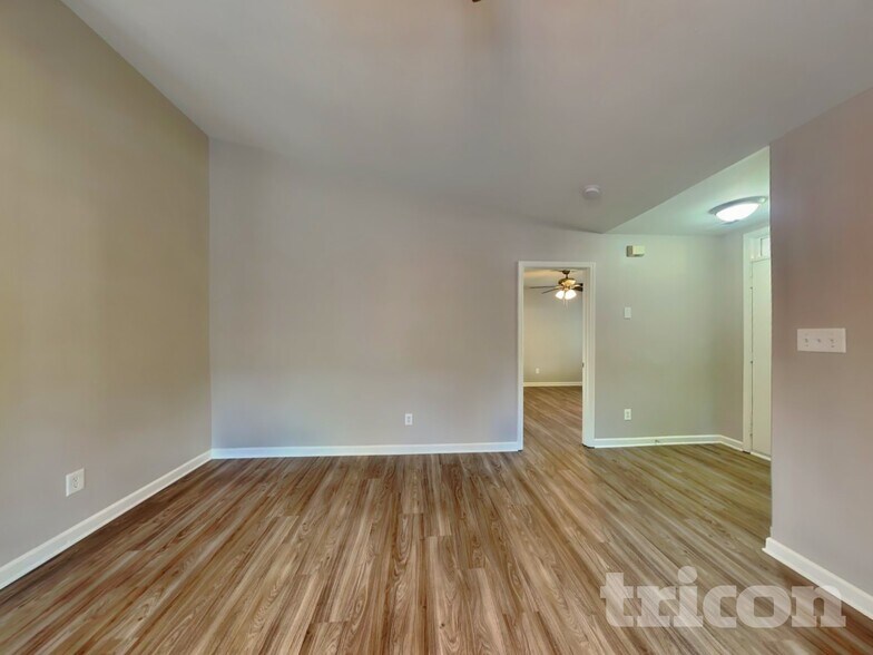 Building Photo - 260 Brookstone Dr