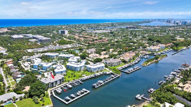 Building Photo - 543 Bay Colony Dr N