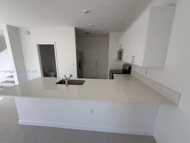 Building Photo - 4957 Oakmont Dr