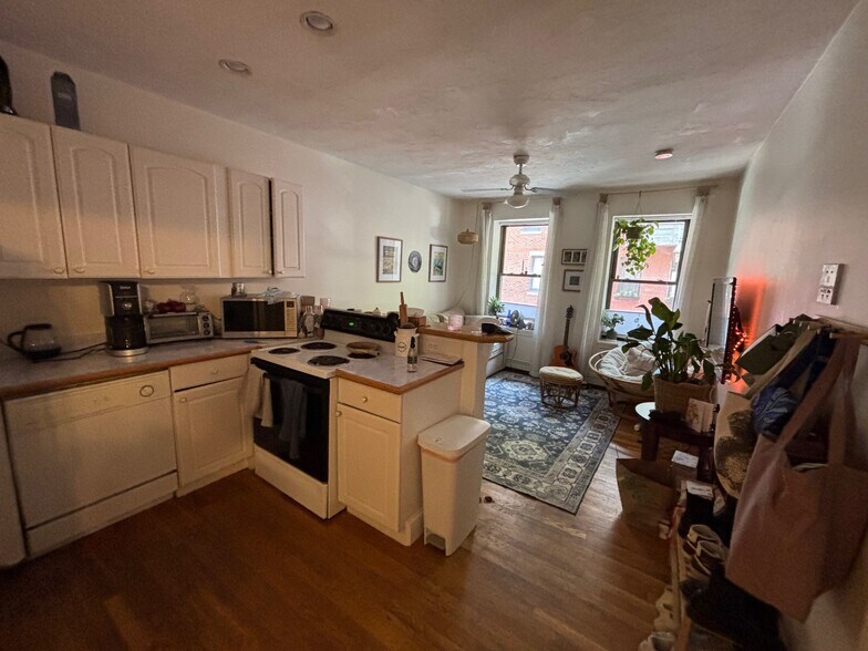 Building Photo - 19 Irving St