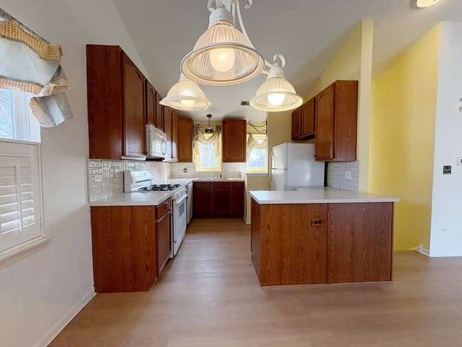 Building Photo - 2611 Cedar Glade Dr