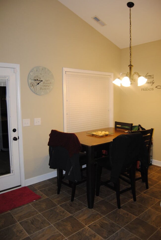 Building Photo - 210 Twilight Dr