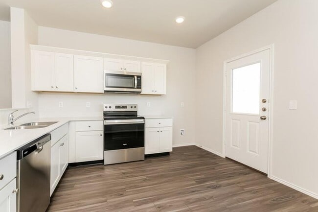 Building Photo - 1810 Dogwood Dr