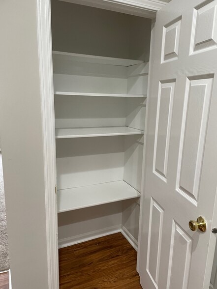 Building Photo - 10770 N Park Ave