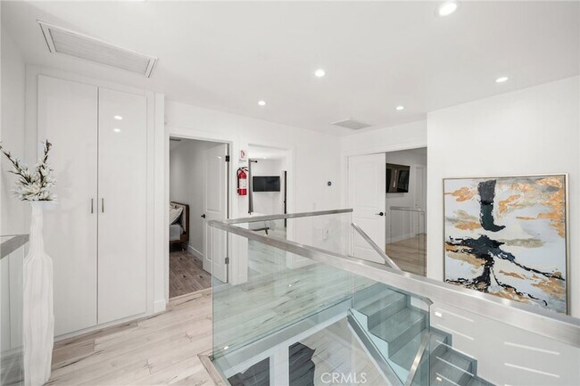 Building Photo - 4630 Cedros Ave