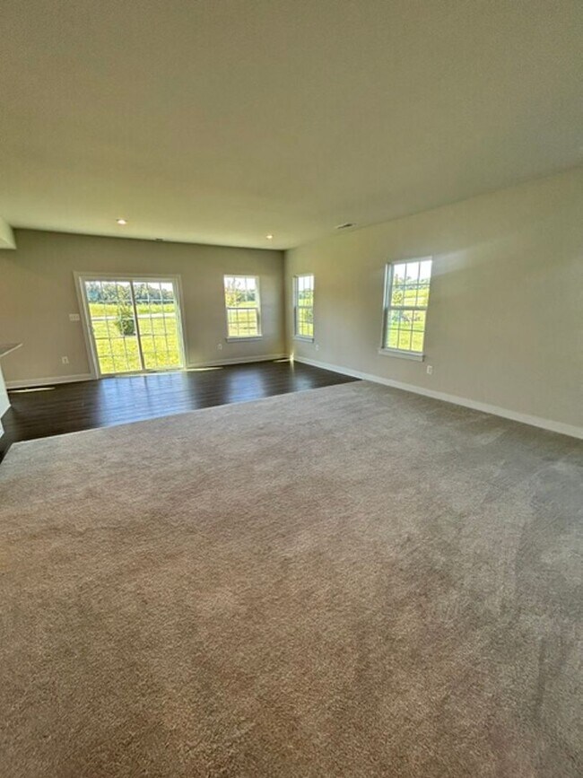 Building Photo - 10696 Whispering Pine Ln