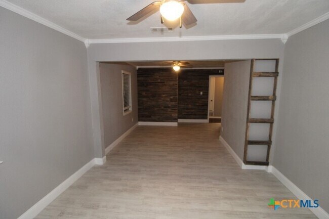 Building Photo - 2104 Brantley Ave