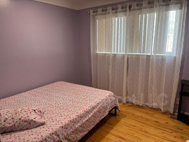 Building Photo - 5309 Grovedale St