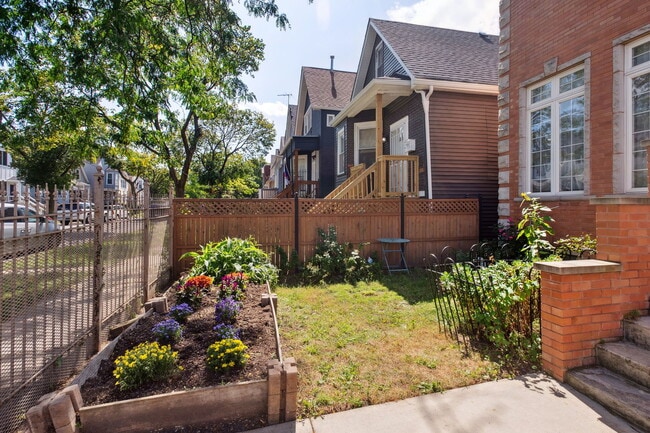 Building Photo - 1724 N Keeler Ave
