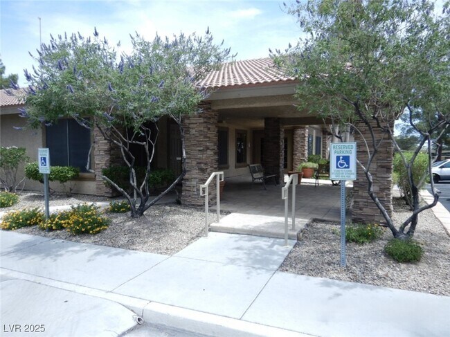 Building Photo - 7200 W Pirates Cove Rd