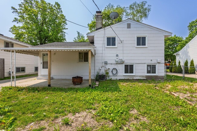 Building Photo - 771 4th Ave