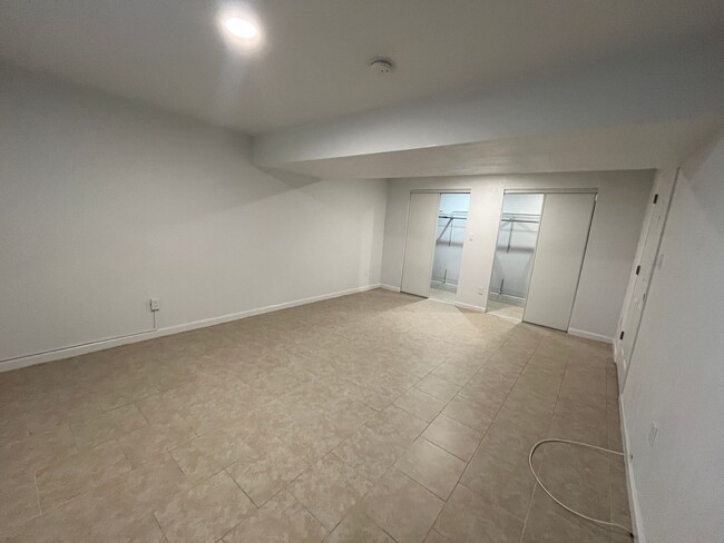 Building Photo - $500 Move in Special - Spacious 4 bed 2 ba...