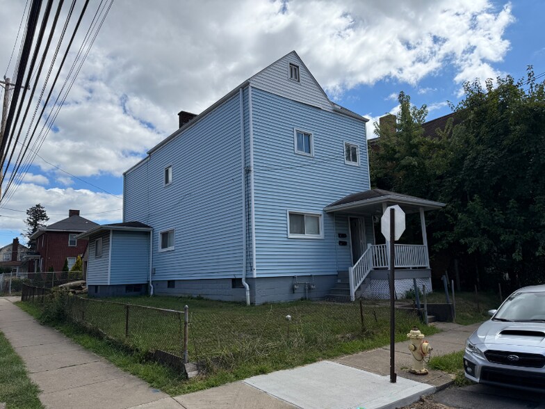 Primary Photo - 2962 Glen Mawr St