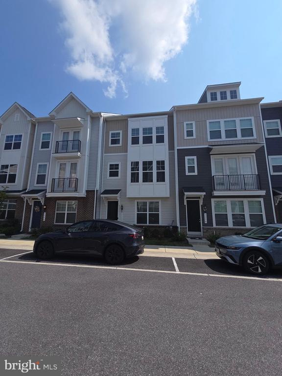 Building Photo - 2558 Hopton Ln
