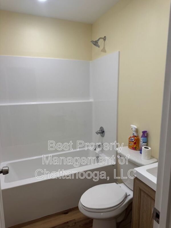 Building Photo - 5281 Usher Dr