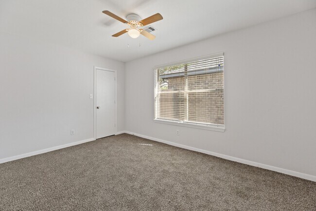 Building Photo - 18210 Beaverdell Dr